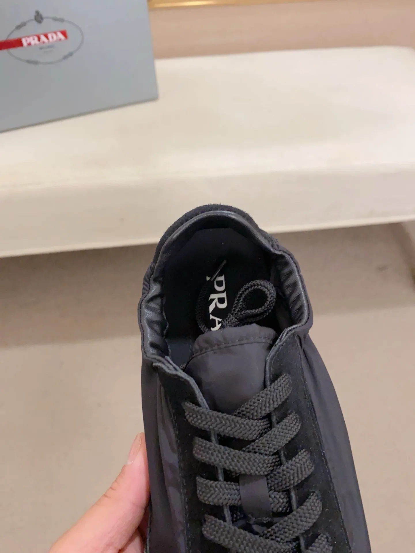 Men's shoes 💰 500💰 ✔️✔️✔️High version High-quality new PRADA counters are launched simultaneously. The new men's shoes and 😘fabrics are selected from first-layer cow suede and waterproof fabrics, and are made by pure handicrafts. Lining: Full sheepskin lining. 👍🏿 High-end ☄️ air-cushion molded anti-slip rubber outsole, exquisite lines, simple and elegant, comfortable and high-end for leisure travel. Number of yards: 38 to 44. Can be customized45